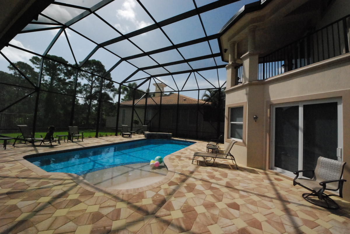 Why Every Pool Owner Should Consider a Swimming Pool Enclosure