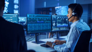 Should Your Business Choose In-House or Outsourced IT Support?