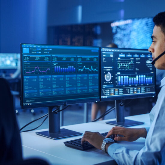 Should Your Business Choose In-House or Outsourced IT Support?