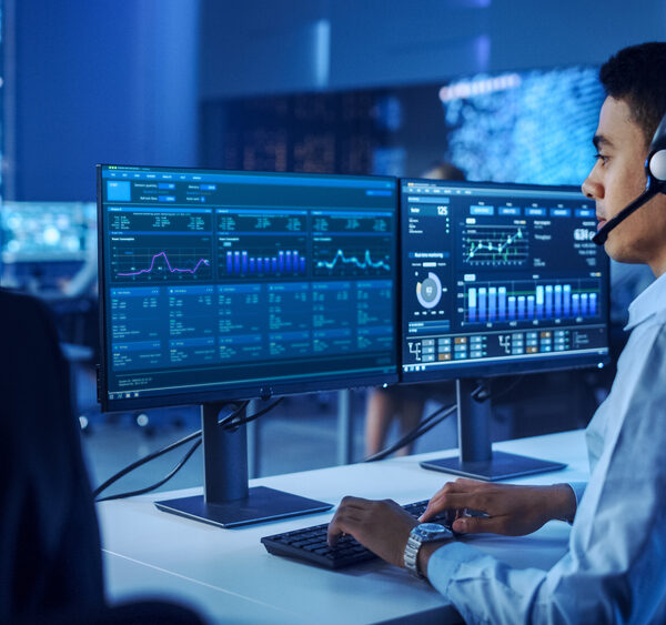 Should Your Business Choose In-House or Outsourced IT Support?