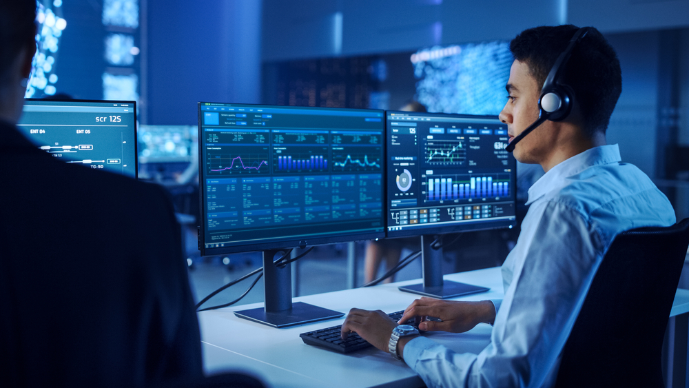 Should Your Business Choose In-House or Outsourced IT Support?