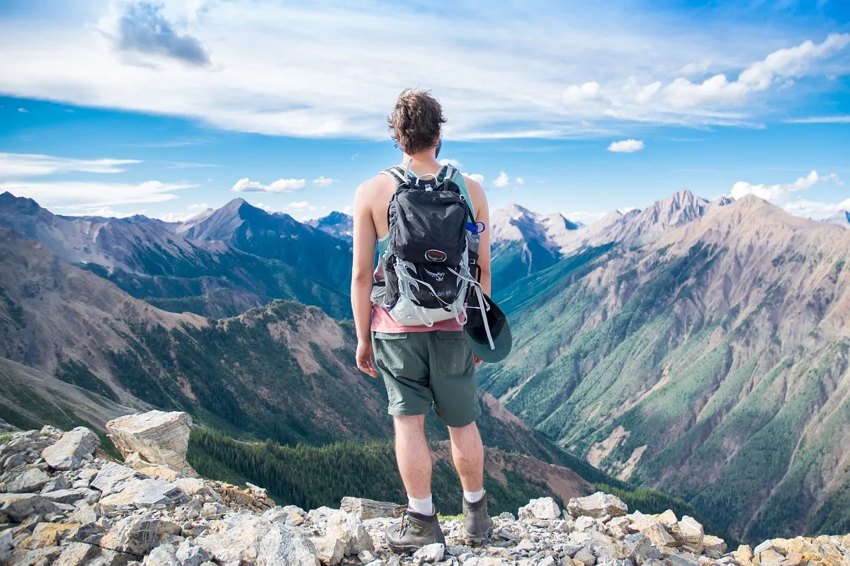 8 Tips &Tricks to Travel Without Money