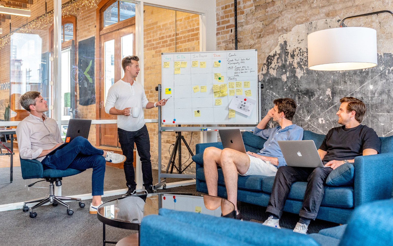 7 Best Virtual Team Building Activities to Try in 2025